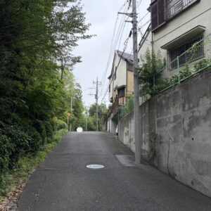 前面道路(北側より:2026年6月7日撮影) 前面道路(北側より:2026年6月7日撮影)